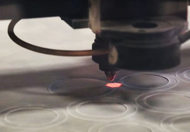 對比傳統(tǒng)模切機，激光模切機所具備的優(yōu)勢！(圖1)